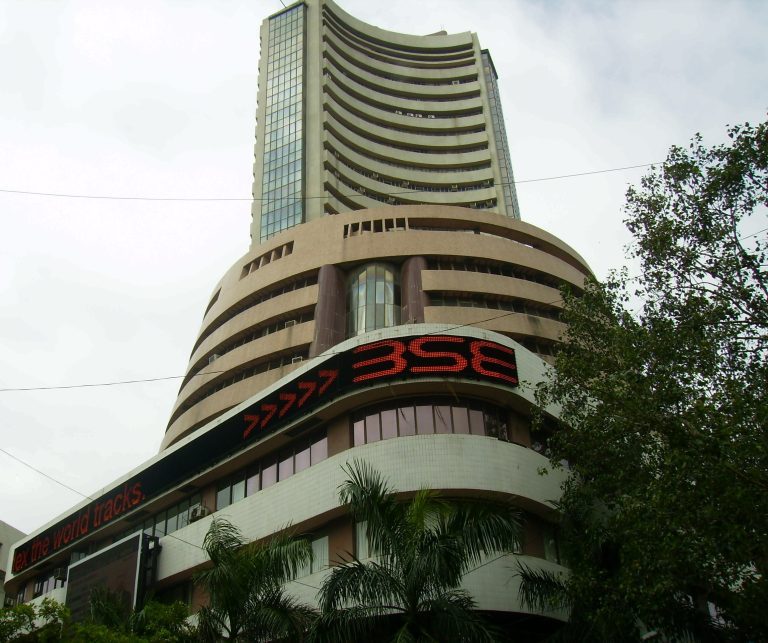 Sensex, Nifty end mixed session as IT stocks jump