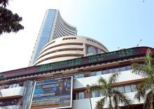 Sensex gains 331 points on Friday as tech stocks lead recovery