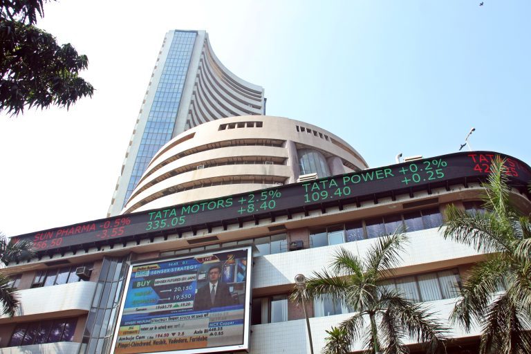 Sensex gains 331 points on Friday as tech stocks lead recovery