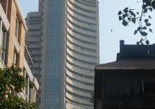 Sensex, Nifty end lower on Monday as IT stocks drag market