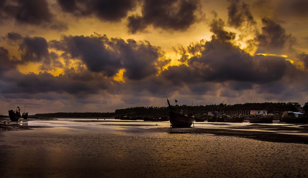 IMD flags heavy rain, 85 kmph winds for 12 states today