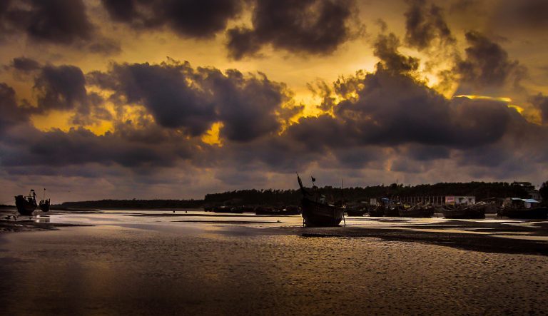 IMD flags heavy rain, 85 kmph winds for 12 states today