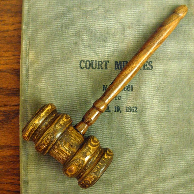 Delhi High Court orders complaint against six CBI officers