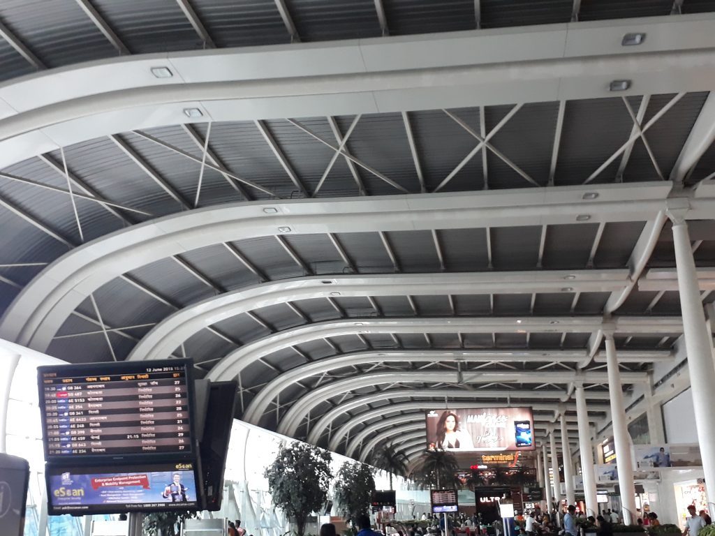 Aviation ministry meets airlines over Mumbai slot cuts