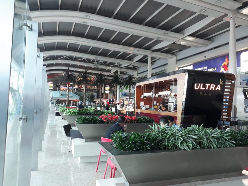 Ministry gives Mumbai airport talks until October 20